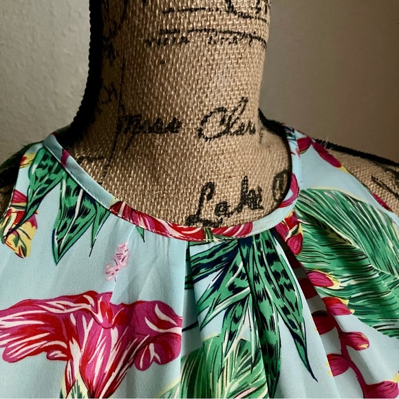 ☀️Cupcakes and Cashmere 🌴tropical print tank blouse - Picture 2 of 8